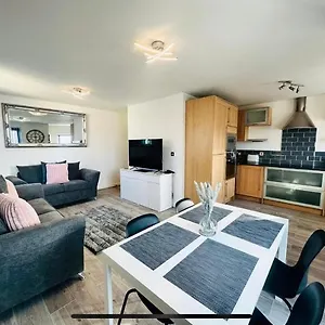 Apartment 2 Bed Modern, Swansea